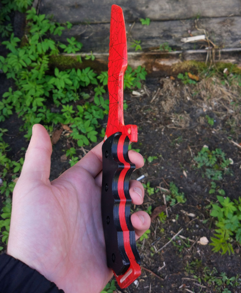 картинка Охотничий нож Кровавая Паутина деревянный 