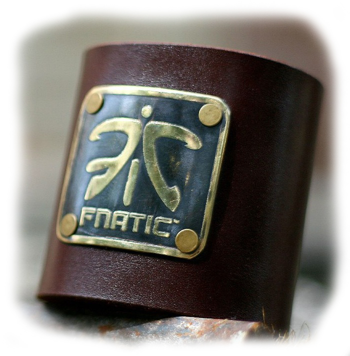картинка Браслет логотип Fnatic кожаный 