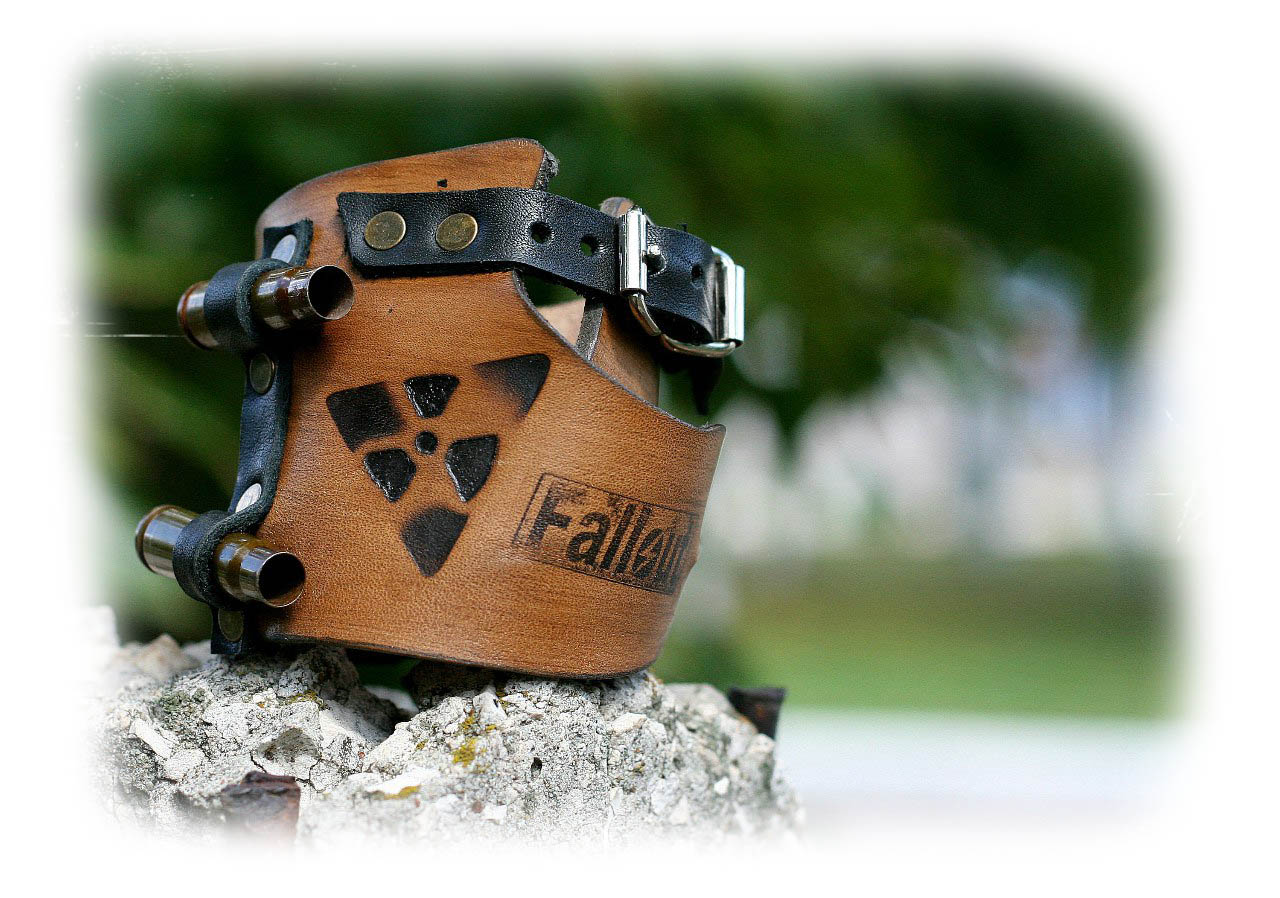 картинка Браслет Фаллаут (Fallout) кожаный в стиле постаппокалипсис 